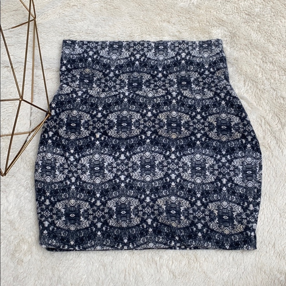 Blue mini cotton/spandex patterned skirt